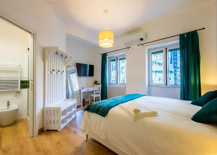 Bed & Breakfast Across The Room