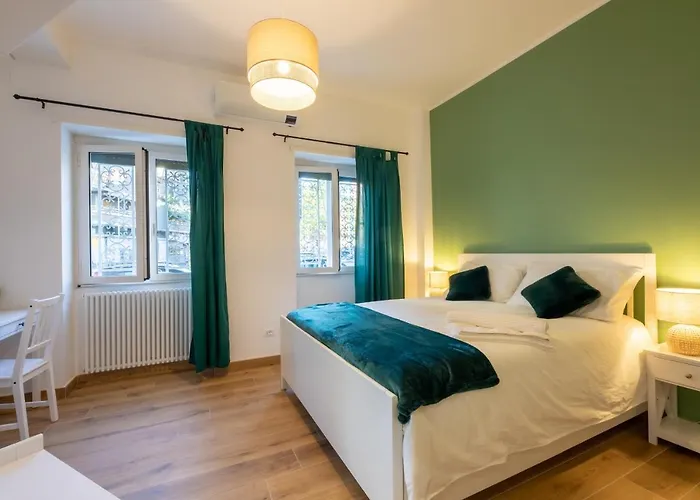 Bed & Breakfast Across The Room